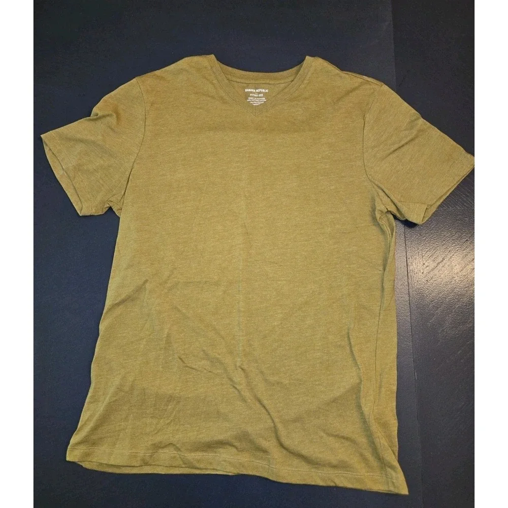 Banana Republic Men's Fitted Vee Short Sleeve V-neck T-shirtMilitaryGreen Size M